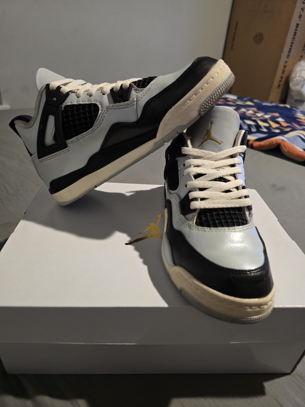 Air Jordan 4 Retro White Black with Gold Jumpman Size 2Y